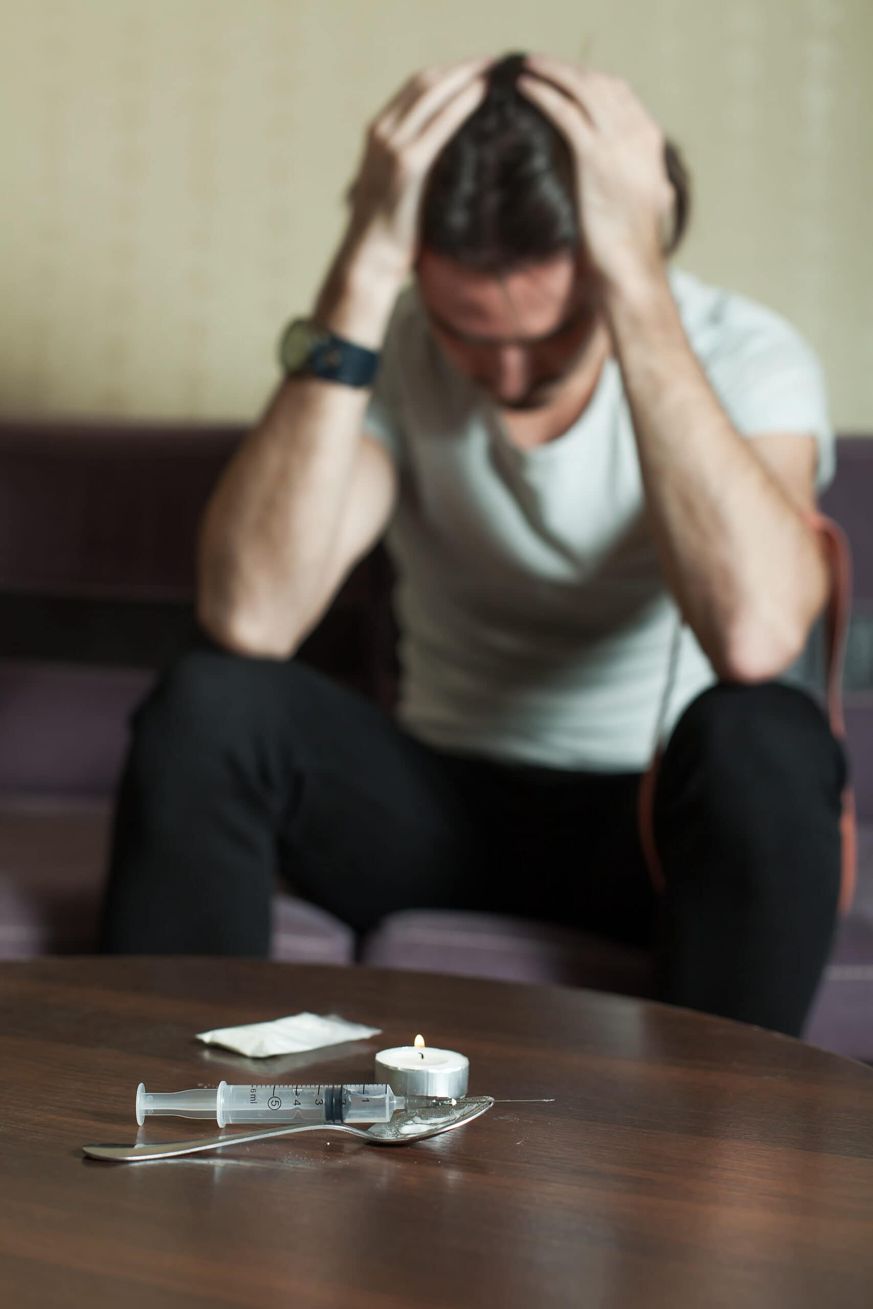 Signs of heroin addiction and emotional distress before treatment